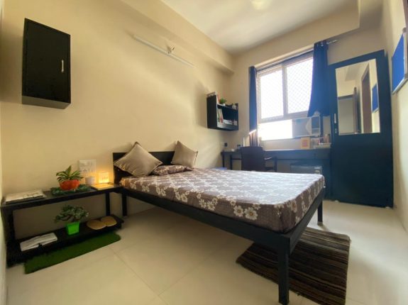 2 best girls hostel in landmark city